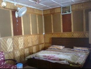 Coronation Hotel Нейнитал Екстериор снимка