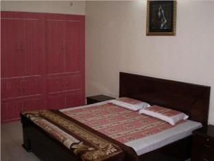 Coronation Hotel Нейнитал Екстериор снимка