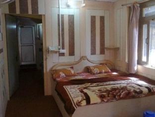 Coronation Hotel Нейнитал Екстериор снимка