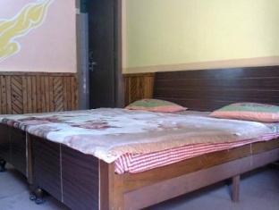 Coronation Hotel Нейнитал Екстериор снимка